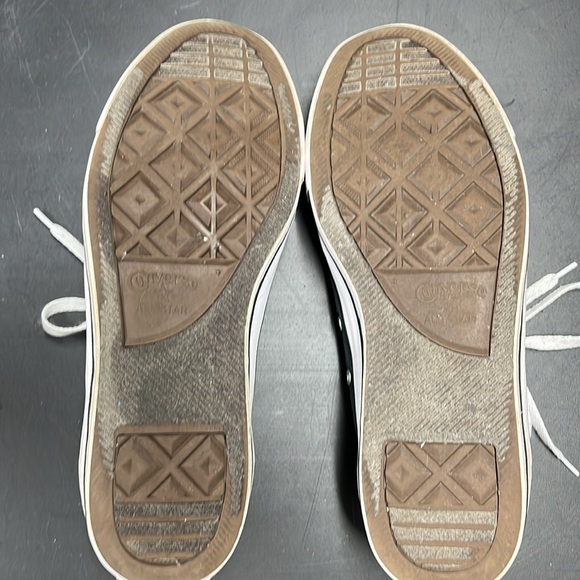 Black & white Chuck Taylor’s! - Picture 4 of 5